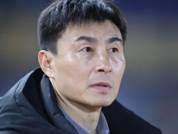 构对于小球, 国足坛的热